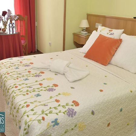 Hostal Ponte Dos Santos Ribadeo Zewnętrze zdjęcie
