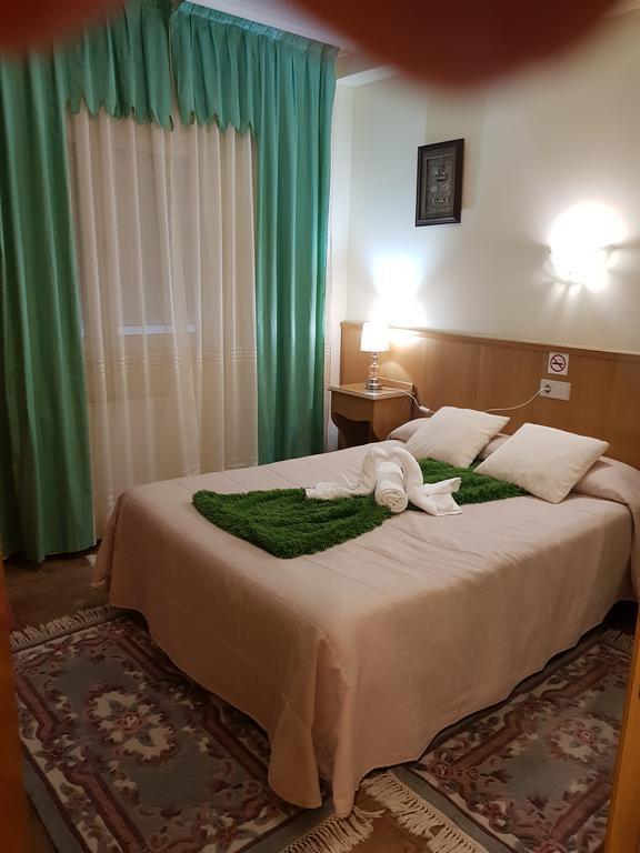 Hostal Ponte Dos Santos Ribadeo Zewnętrze zdjęcie