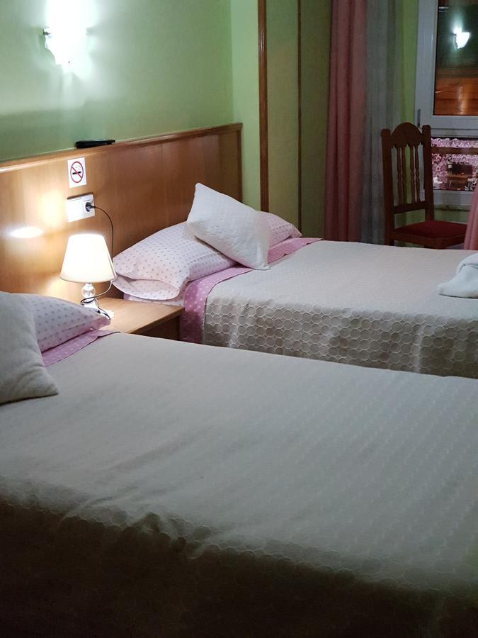 Hostal Ponte Dos Santos Ribadeo Zewnętrze zdjęcie