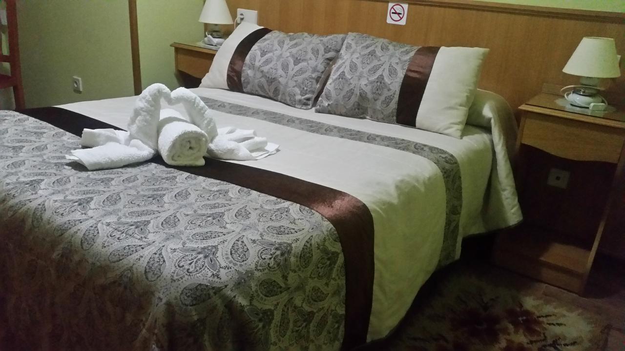 Hostal Ponte Dos Santos Ribadeo Zewnętrze zdjęcie