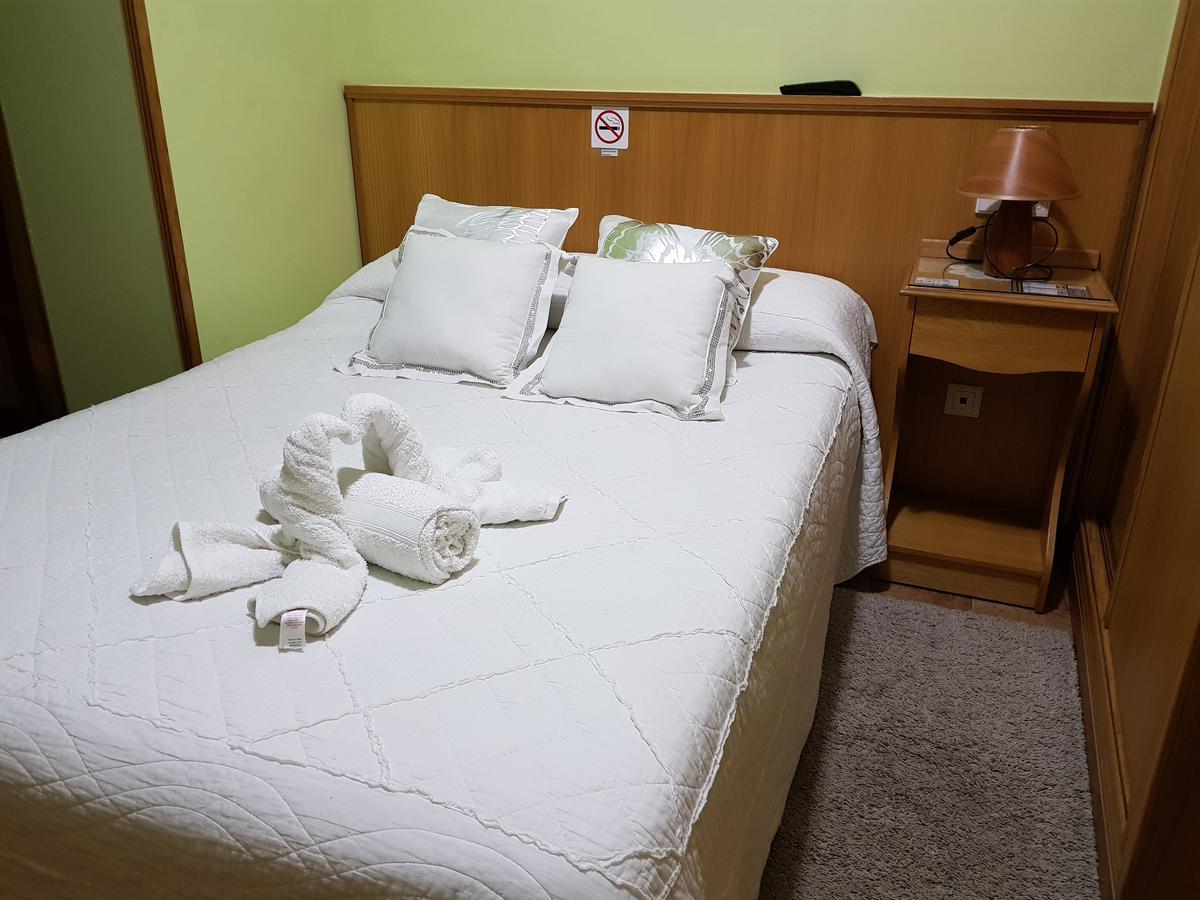 Hostal Ponte Dos Santos Ribadeo Zewnętrze zdjęcie